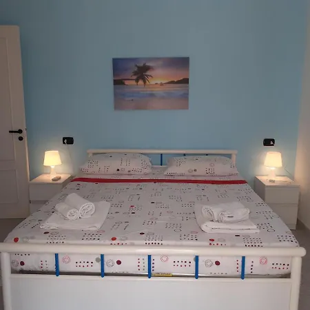 Casa Vacanza Fiorella Kır Evi *